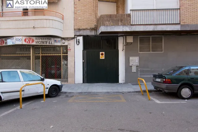 Plaza de garaje en camino de Ronda, junto Gimnasio Yo10 — 4