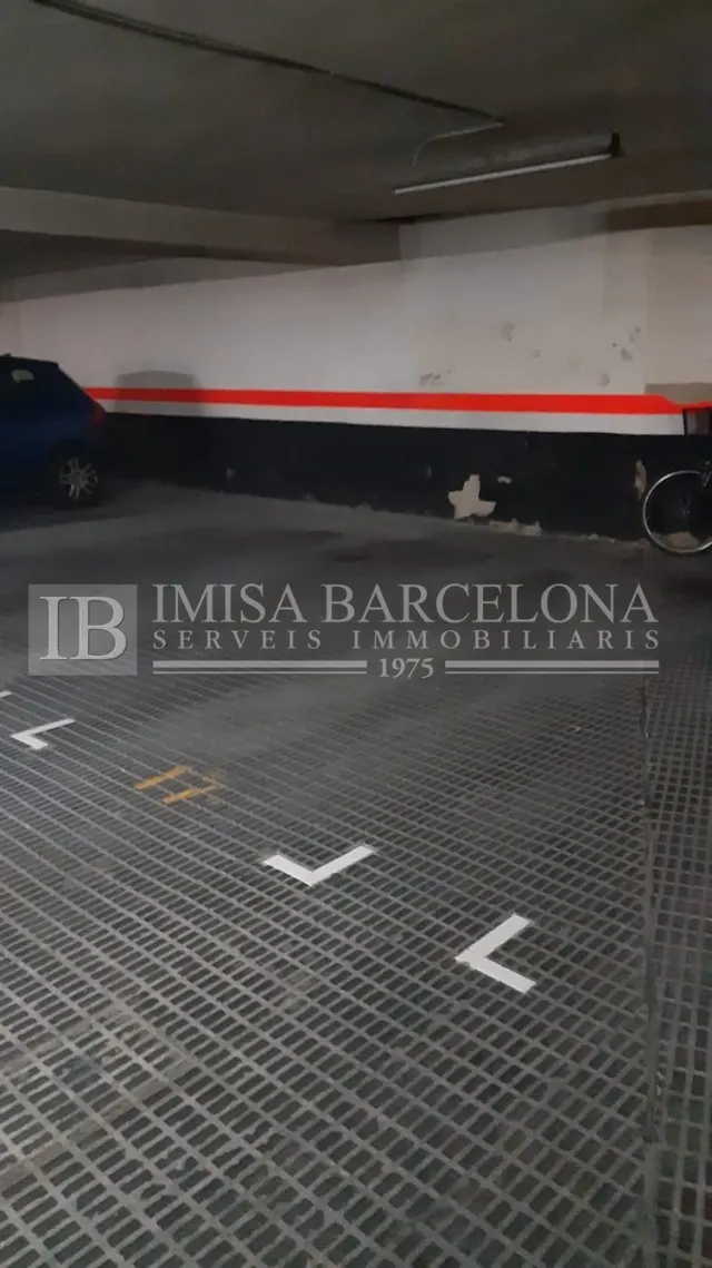 GARAJE EN VENTA EN CALLE VILADOMAT — 2