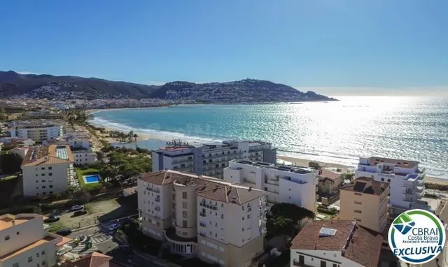 Ático estilo dúplex con vistas preciosas a 150m de la playa