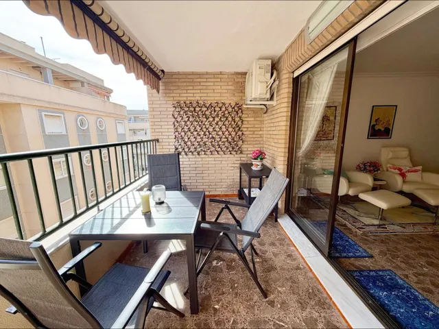 ¡Apartamento de tres dormitorios y amplia terraza al sur cerca de la playa, en Avenida de Habaneras! Torrevieja — 6