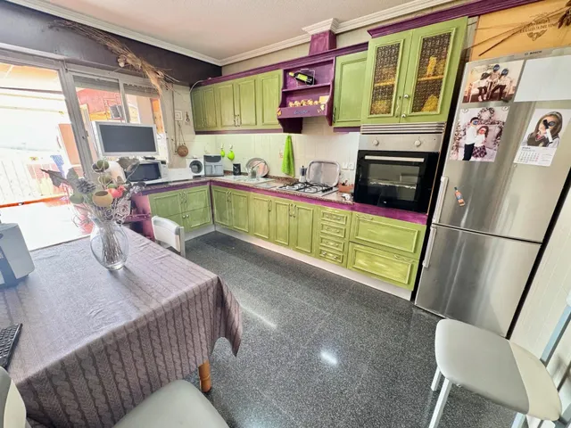 CASA A TAN SOLO 2 MIN DE ORIHUELA CON PARKING PARA VARIOS CO