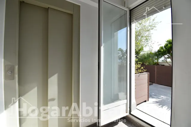 ¡GRAN OPORTUNIDAD! PAREADO REFORMADO, EXTERIOR CON TERRAZA Y ASCENSOR — 48