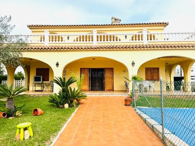 VILLA IMPRESIONANTE PARA VIVIR TODO EL AÑO CON PISCINA INDIV - foto 2