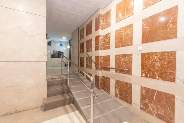 Piso de 3 dormitorios en calle milán, zaidín | muy luminoso y con gran potencial — 27