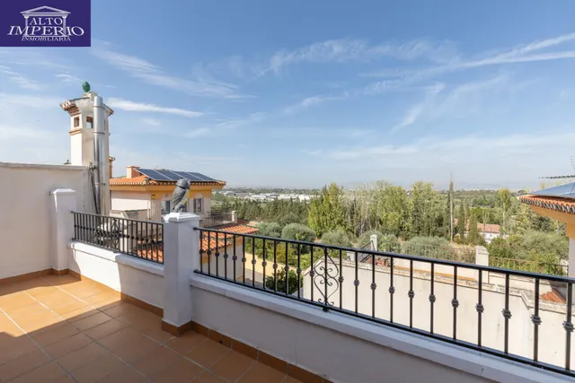 Adosada con 4 dormitorios, amplias terrazas y vistas a Granada y sierra nevada — 34