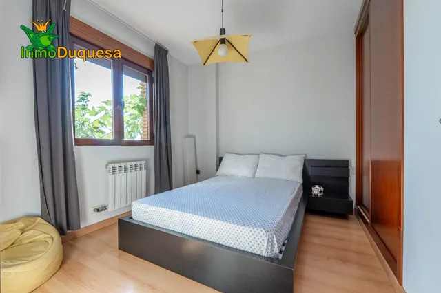 CHALET dividido en dos viviendas con piscina y zona ajardinadas. — 7