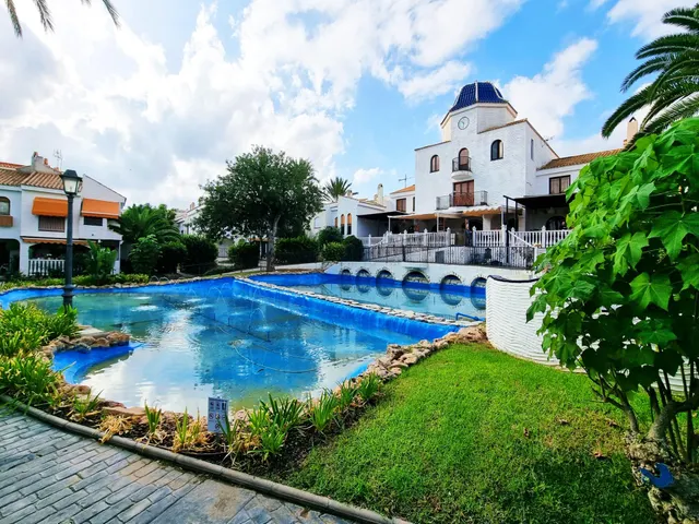 BUNGALOW A 500M DE LA PLAYA EN URBANIZACION CON 4 PISCINAS Y GARAJE !! — 29