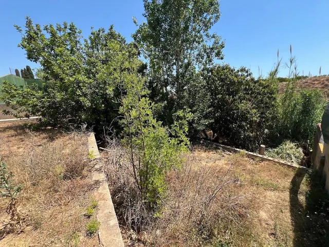 Terreno urbano en Torrent con edificación y frontenis. — 40