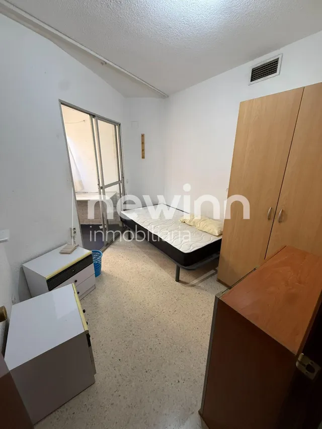 Amplio Piso en Los Omeyas – Oportunidad de Inversión - foto 5