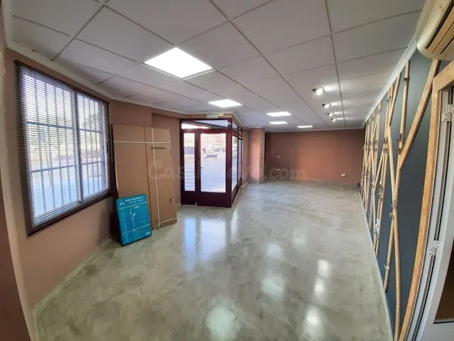 LOCAL EN VENTA, FORMA ESQUINA A DOS CALLES Y CON MUCHA LUZ N - foto 2
