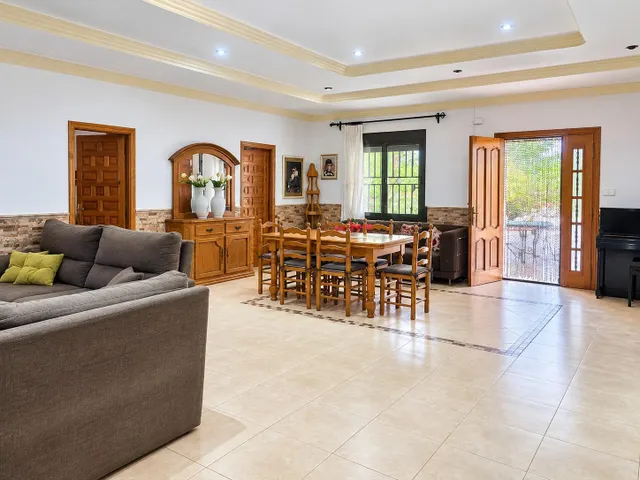 Villa con piscina y parcela de 14.000 m2 en Orihuela — 11