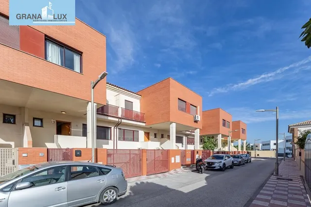 Amplia casa de 182 m2 con patio, gran sótano y a menos de 5 minutos del metro — 33