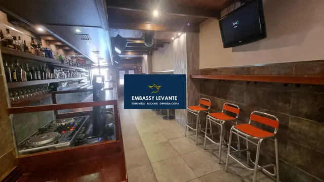 VENTA de DOS LOCALES en ZONA PREMIUM de OCIO  + vivienda de tres dormitorios  ZONA CENTRO PASEO MARITIMO — 23