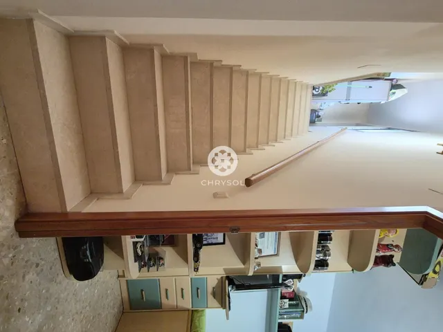 Dúplex con encanto de casa independiente, 4 dormitorios y terraza de 20 m2. — 20