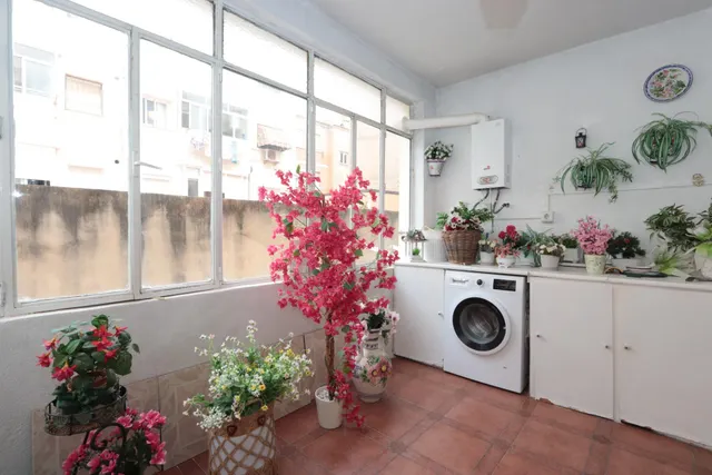 Piso en venta junto a calle Ángel Bruna de 110 m2, 3 dormitorios, baño y aseo, balcon y terraza acristalada — 40