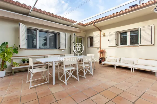 Casa independiente con jardín en venta en Argentona — 34