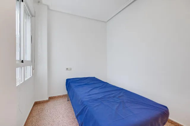 4 Dormitorios 2 baños  vivienda grande — 18