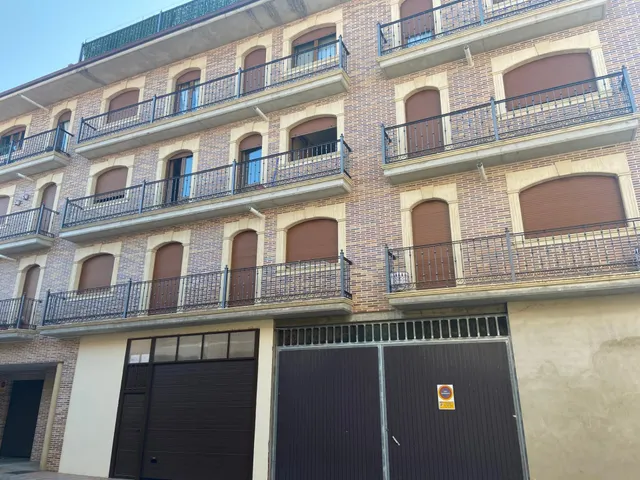 SE VENDE AMPLÍSIMO APARTAMENTO EN VALENCIA DE DON JUAN, COCI - foto 3