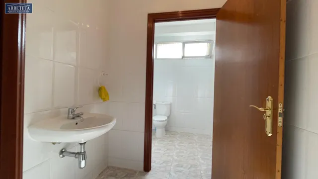 Se alquila local en la zona de Avd. del Ejercito, Guadalajara. — 14