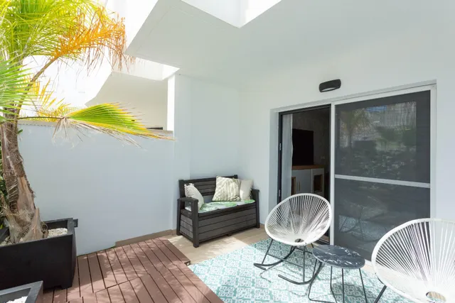 VIVIENDA ADOSADA A ESTRENAR — 28
