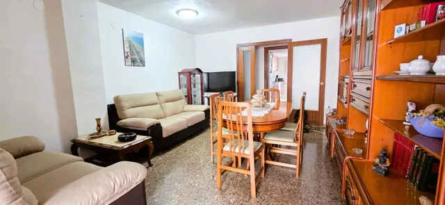 Amplio piso de cuatro dormitorios con vistas a la plaza de toros, las montañas y el mar en Vinaròs — 5