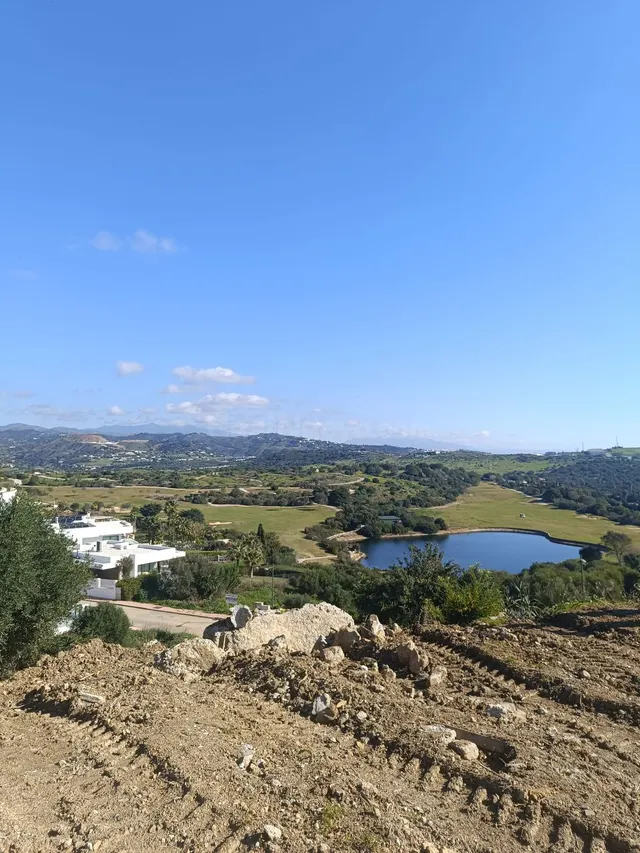 Parcela urbanizable Estepona con vistas al mar y golf