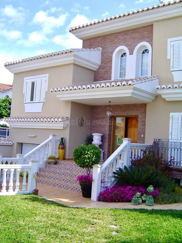 Espectacular chalet con 540 m2 de parcela, ascensor, jacuzzi - foto 2