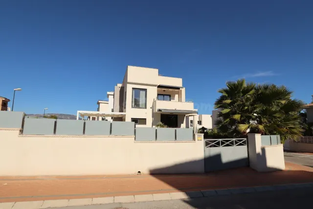 Villa 3 habitaciones 233m² en venta - La alberca - foto 2