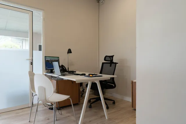 Excelente Local Comercial en la Mejor Zona de Tomares — 11