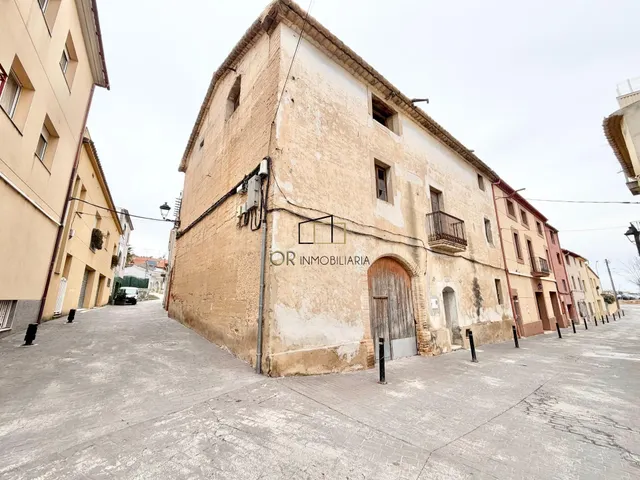 Gran casa de 1890 para reformar completamente en el centro d