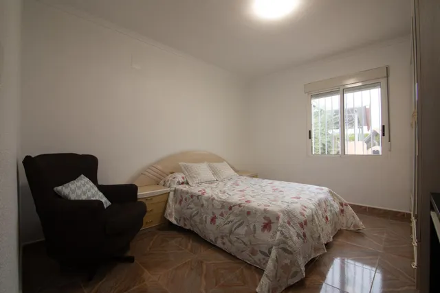 Chalet sito en Valverde con 6 habitaciones, 3 baños, piscina y garaje — 40