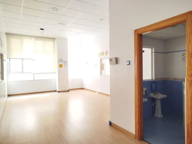 ¡Se alquila o se vende amplio local comercial en Puente Toci - foto 2