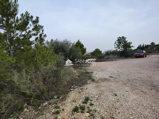 SE VENDE TERRENO EN ASPE. ZONA BIEN COMUNICADA — 6