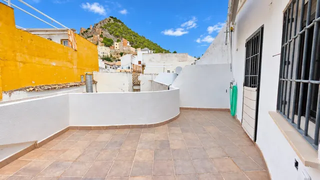 ¡FANTÁSTICO ÁTICO-DÚPLEX CON AMPLIA TERRAZA A UN PASO DE LA 