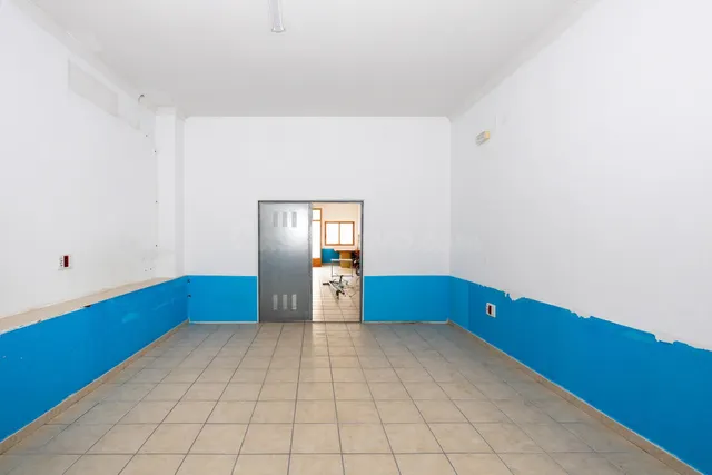 Local comercial mas cochera 142 m — 3