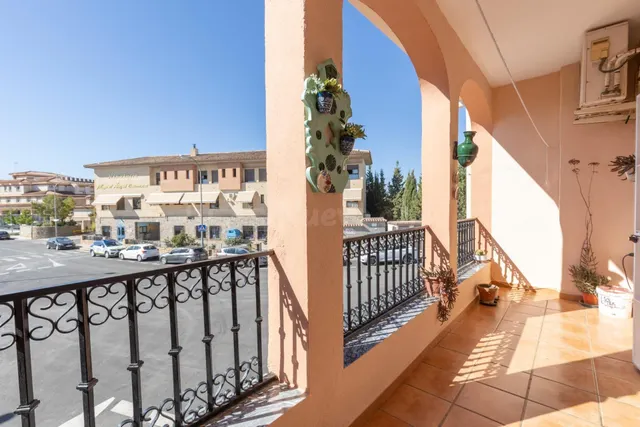 Casa en planta baja con cuatro naves y local — 8