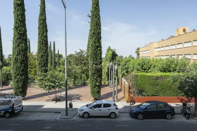 Espectacular Piso Reformado con Vistas Despejadas al Parque García Lorca (Zona Ronda - Arabial) — 2