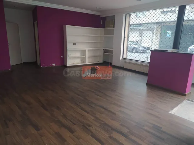SE VENDE BAJO COMERCIAL ACONDICIONADO - foto 3