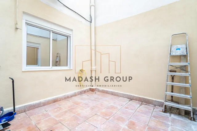 Exclusiva vivienda de 4 dormitorios, totalmente reformada, a 550m del puerto y la playa de Cambrils. — 36