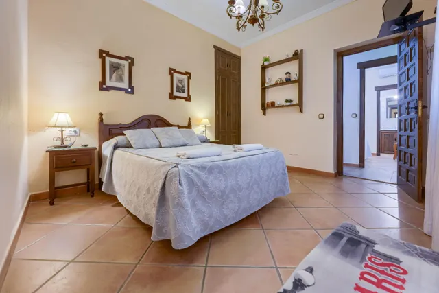 Espectacular chalet con piscina de diseño, jardín de 2.000 m2 y 4 dormitorios con baño propio — 28