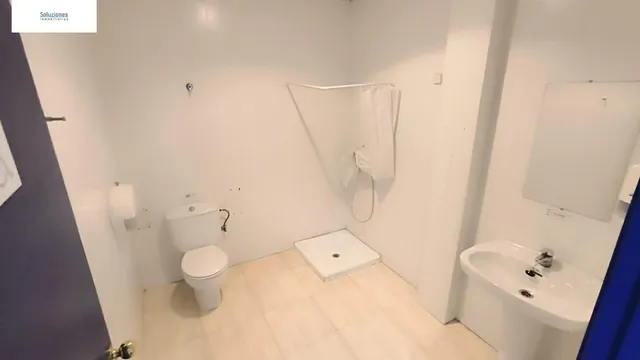 LOCAL DE 1100 M2 EN ZONA FERIA — 23