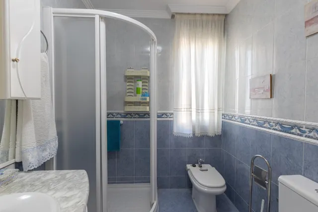 Casa independiente a 5 minutos de Granada en buen estado para entrar a vivir — 40