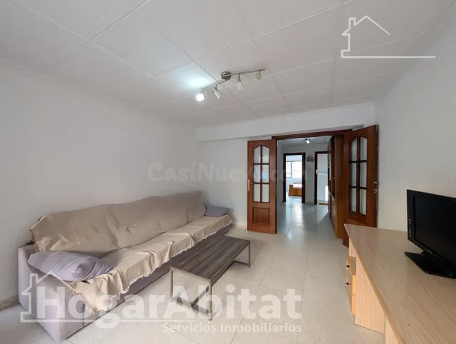 ACOGEDOR Y EXTERIOR CON TERRAZA ACRISTALADA JUNTO A LA AV. D - foto 4