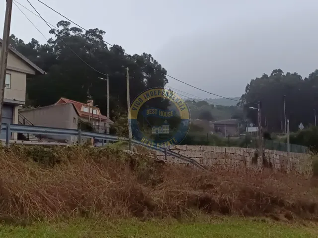 Terreno edificable en Beade (Vigo) con vistas panorámicas. — 4