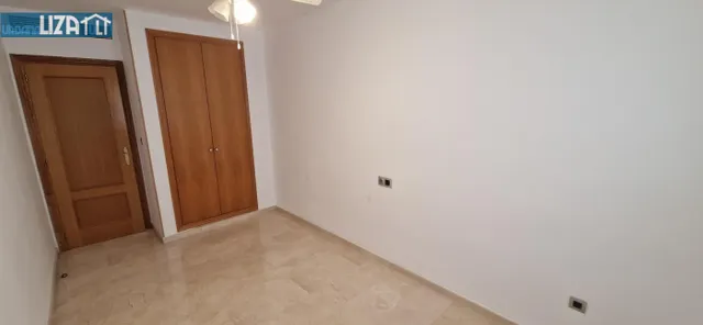 Piso exterior de 4 habitaciones con piscina y garaje — 17