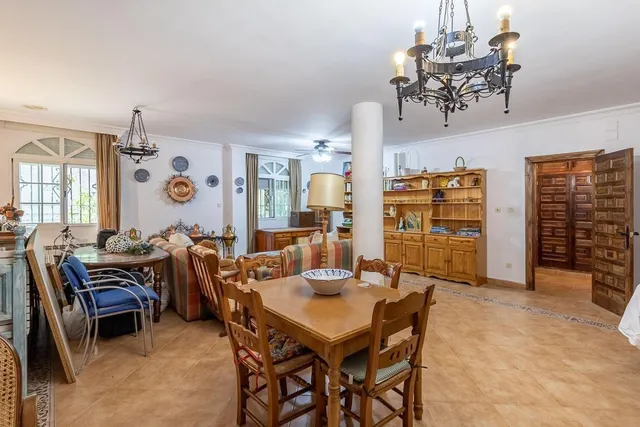 Espectacular Chalet en Ogijares - Ideal para Familias — 31