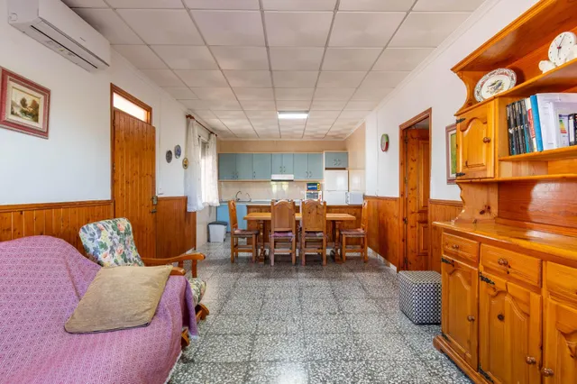 Casa de campo con piscina y 9000m2 de terreno — 13