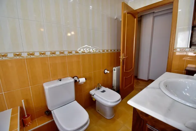 ZONA CENTRO-  Piso de 3 dormitorios y terraza. Ascensor. — 27