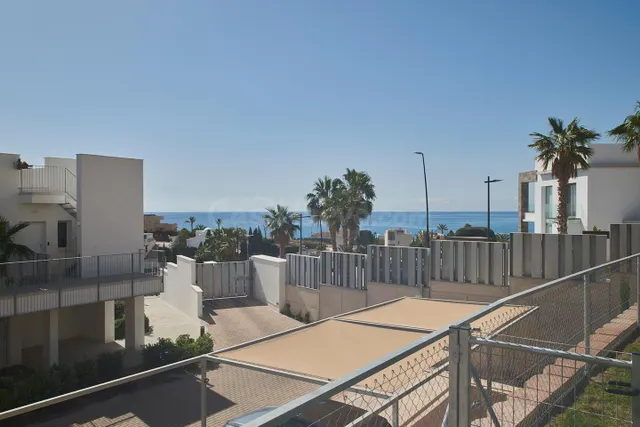 Apartamento dúplex con vistas al mar en Villajoyosa - foto 2