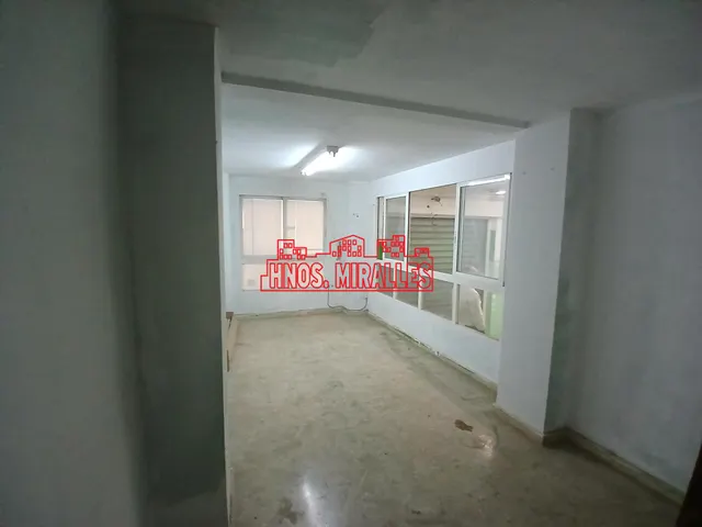 ¡¡ MAGNÍFICO LOCAL ESQUINA 148 M2 . TU NEGOCIO EN EL CENTRO DE ELCHE !! — 3